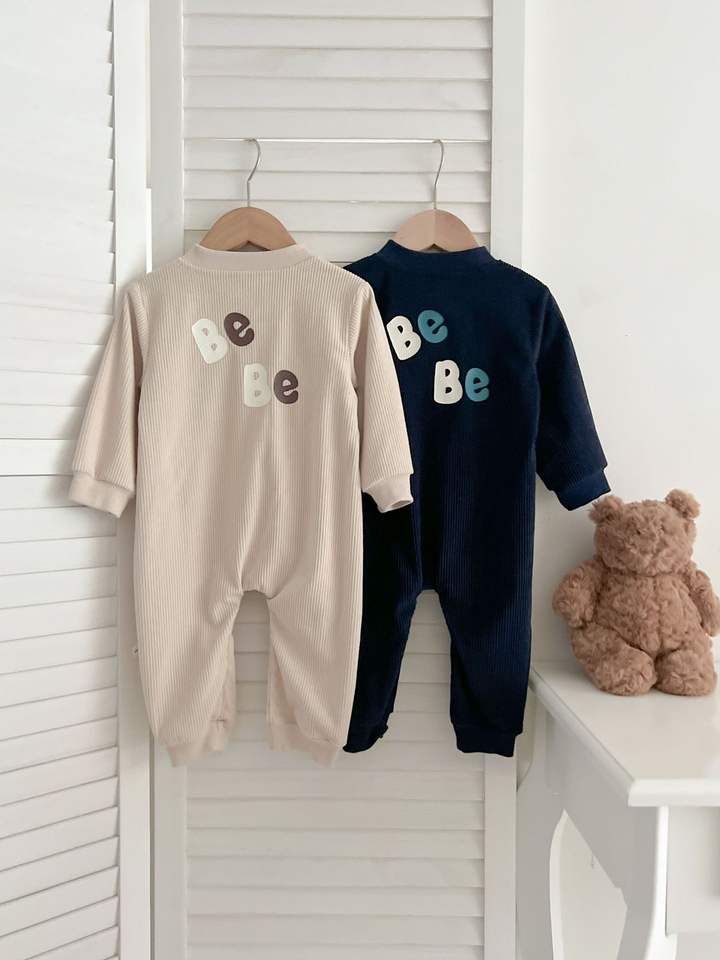 ✨ “Be Be” Baby Ribbed Romper – Minimal Cozy One-Piece 👶🧸