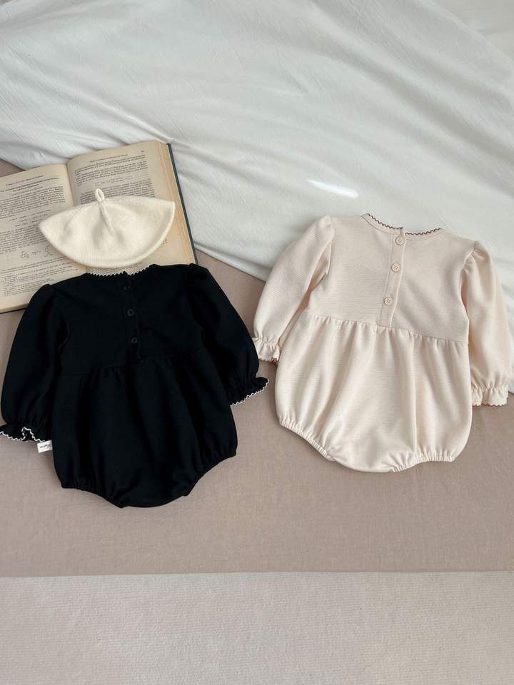 🌸 Baby Girl Elegant Floral Romper – Classic Long Sleeve One-Piece 👶🤍