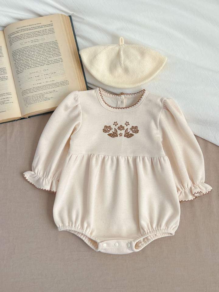 🌸 Baby Girl Elegant Floral Romper – Classic Long Sleeve One-Piece 👶🤍