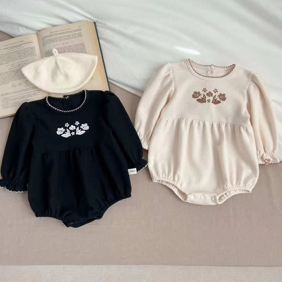🌸 Baby Girl Elegant Floral Romper – Classic Long Sleeve One-Piece 👶🤍