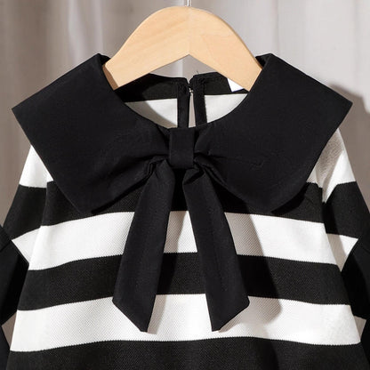 🖤 Baby Girl Striped Outfit Set – Chic Minimal Style 👶✨