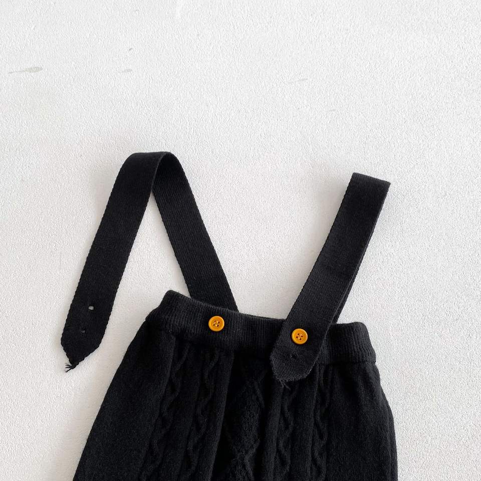 🖤 Baby Suspender Knit Set – Cozy & Stylish 👶✨