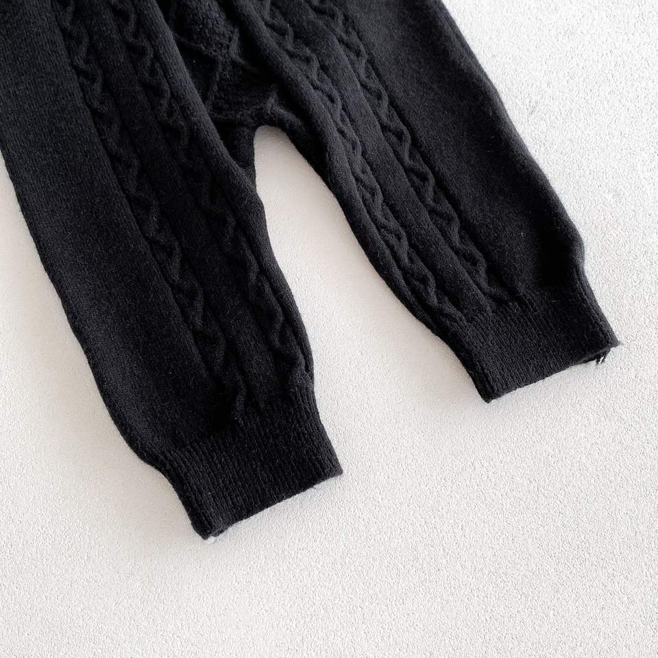 🖤 Baby Suspender Knit Set – Cozy & Stylish 👶✨