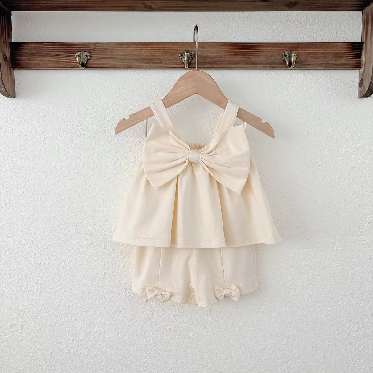 🎀 Baby Girl Bow Outfit Set – Sleeveless Summer Top & Shorts Princess Set 👶✨